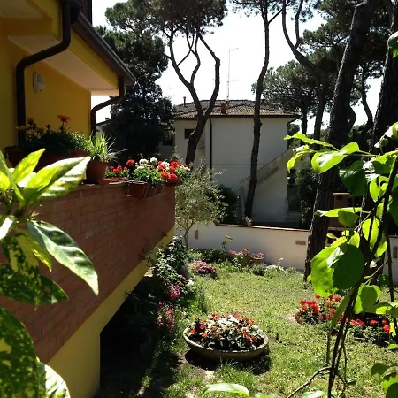 Cozy With Large Garden Near The