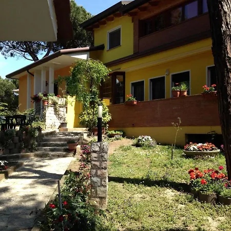 Cozy With Large Garden Near The Villa Rosolina Mare