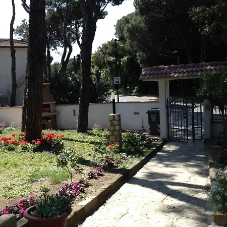 Villa Cozy With Large Garden Near The